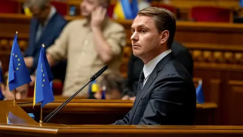 Виїзд Кравченка за кордон: що стоїть за підозрою керівнику НАБУ