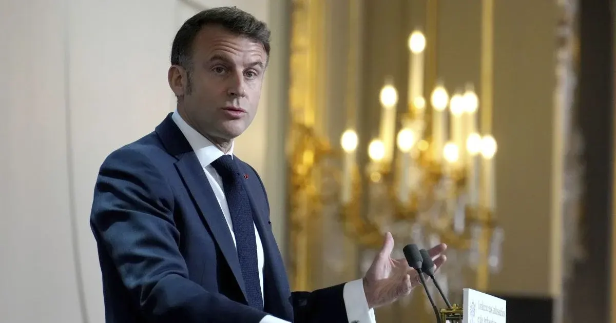 Макрон скликає лідерів партій і розвідку: що стоїть за терміновою нарадою