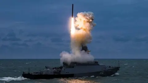 Скільки носіїв «Калібрів» лишилось у Чорному морі: аналіз після удару по Новорос