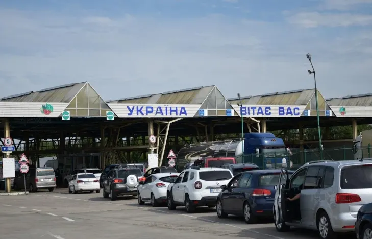 Пункти пропуску на кордоні зупинятимуть роботу під час повітряних тривог