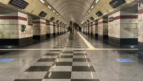 У київському метро на станції «Сирець» тестують зонування платформи для пасажирі