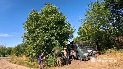 Дружківка під вогнем: «Білі янголи» вивозять поранених і маломобільних