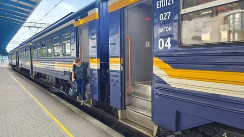Обстріли знову збивають графік: частина потягів до Запоріжжя затримується на год