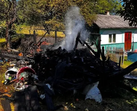 Вісім пожеж за добу: що відбувається на Буковині