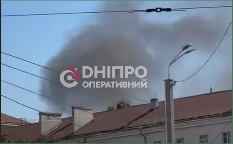 Пожежа у дворі на проспекті Яворницького: що відомо про загоряння авто біля «Озерки»