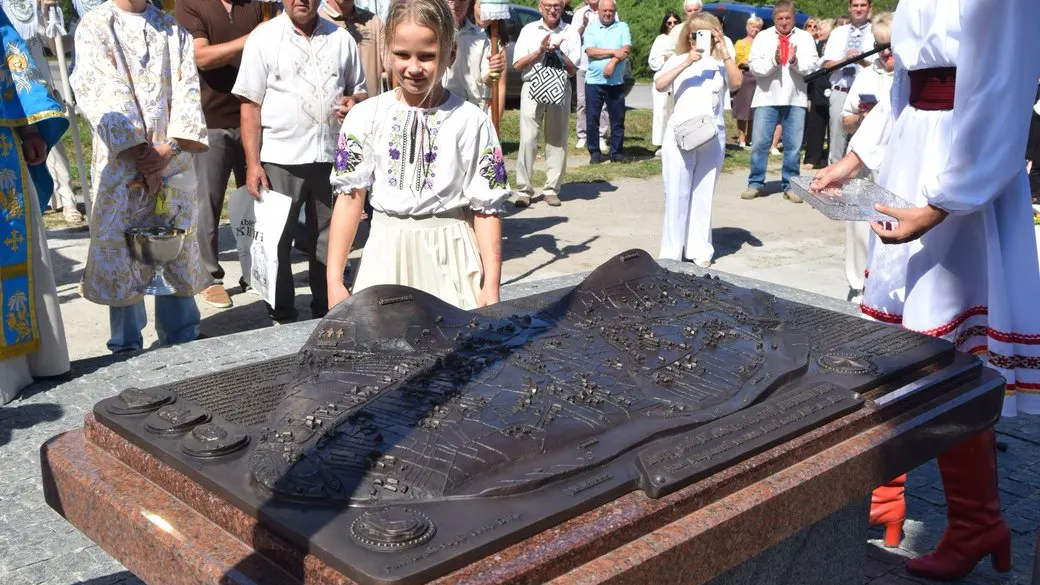 У Білій на Тернопільщині з’явилася бронзова мапа села XVIII століття