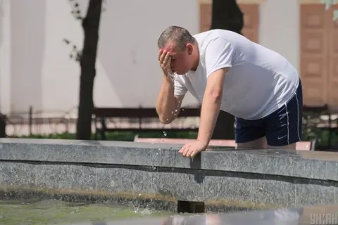 Сонячний і тепловий удар: як розпізнати перегрів у спеку
