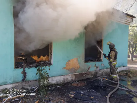 Авіаудар по Краматорську: рятувальники ліквідували пожежу, є поранені