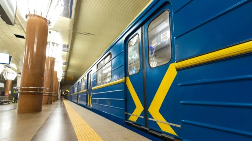 Чому червона гілка метро не працює повністю під час тривоги: пояснення КМДА