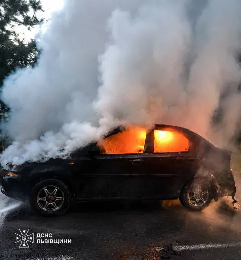 У Самборі під час руху згоріло авто: деталі інциденту