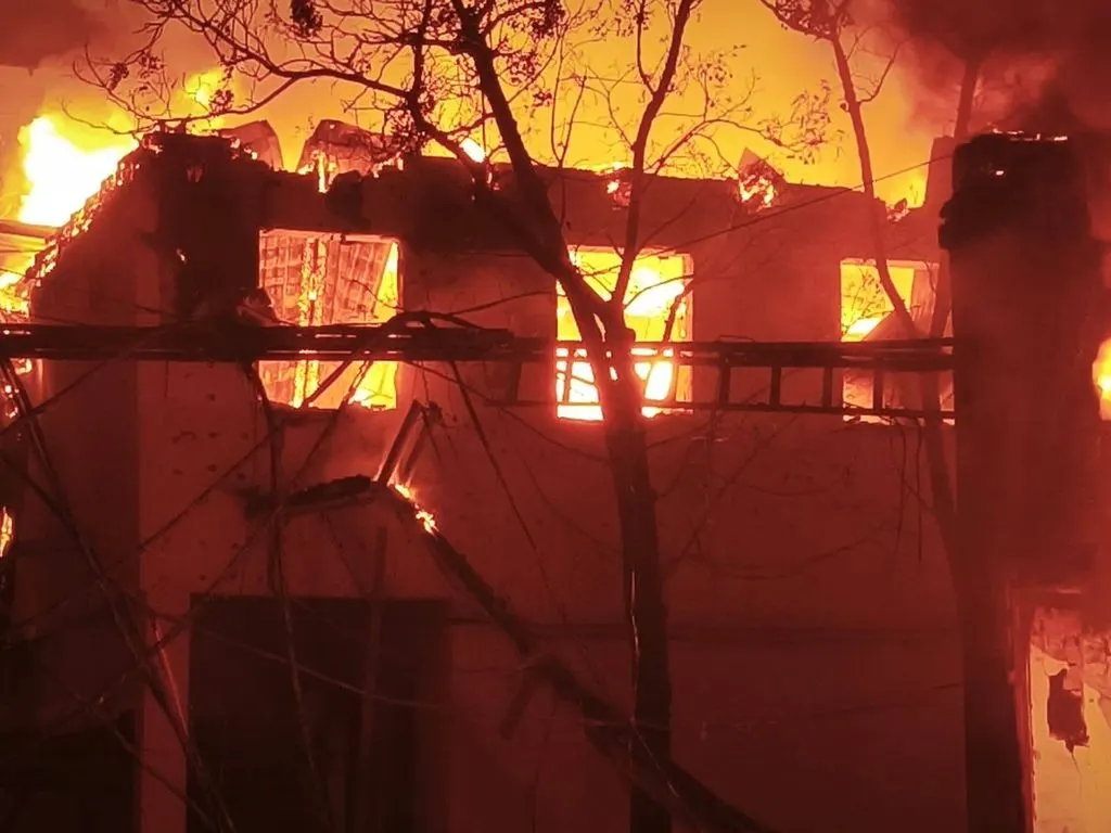 Атака на Одещину: безпілотники вдарили по взуттєвій фабриці, пожежі ліквідовано