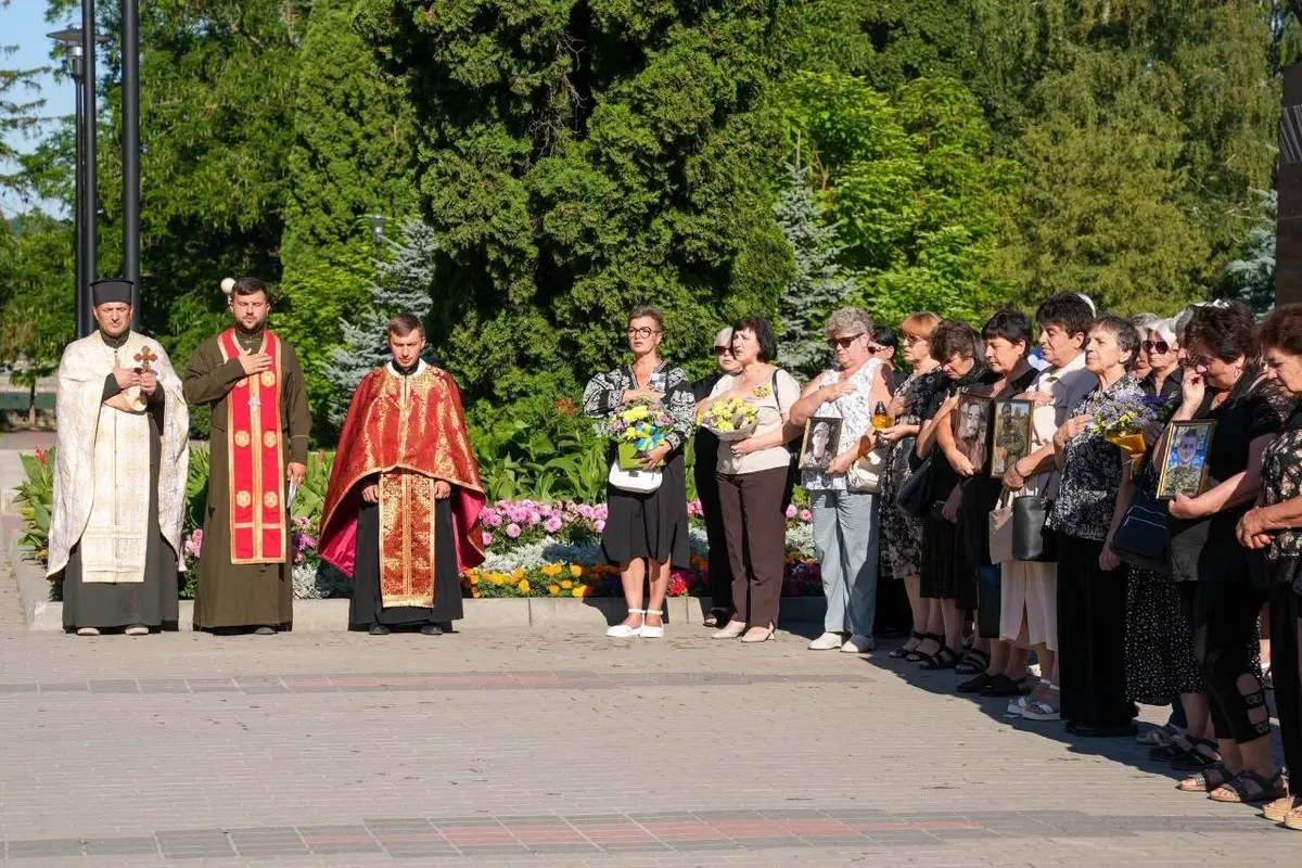 У Тернополі помʼянули захисників, полеглих у липні: поіменна панахида
