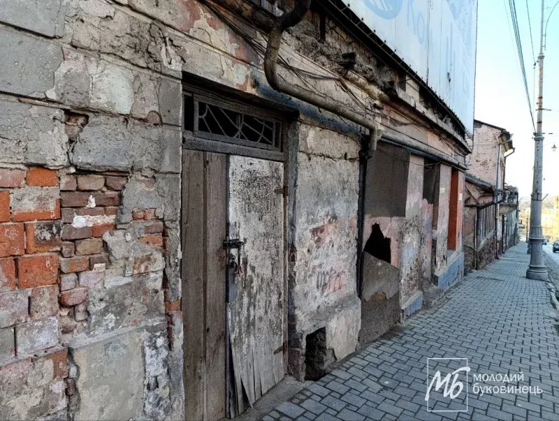 У Чернівцях візьмуться за занедбані будівлі на Вокзальній