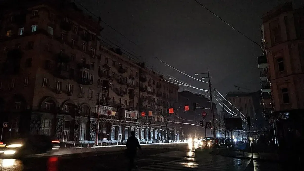 Бровари та частина Києва лишилися без світла після нічної атаки РФ
