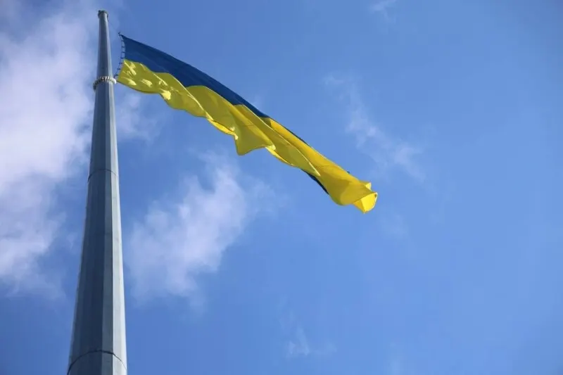 День прапора у Луцьку: на двох майданчиках підняли синьо-жовтий стяг