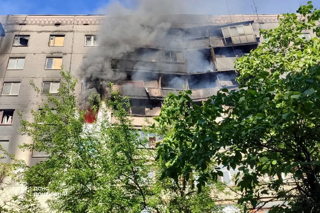 Краматорськ: рятувальників змусили зупинити гасіння пожеж через повторні удари