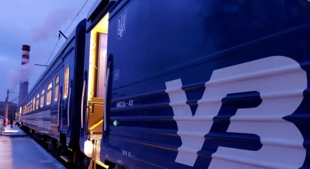 Затримки потягів по всій Україні: окремі рейси відстають від графіка на 13+ годин