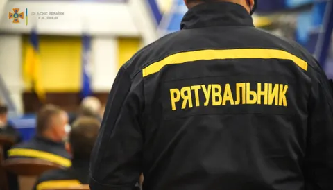 Повторний удар по Краматорську: поранено рятувальника, який гасив пожежу