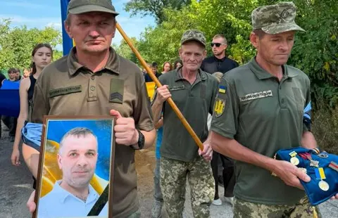 Остання воля Героя: на Тернопільщині воїна провели улюбленою піснею