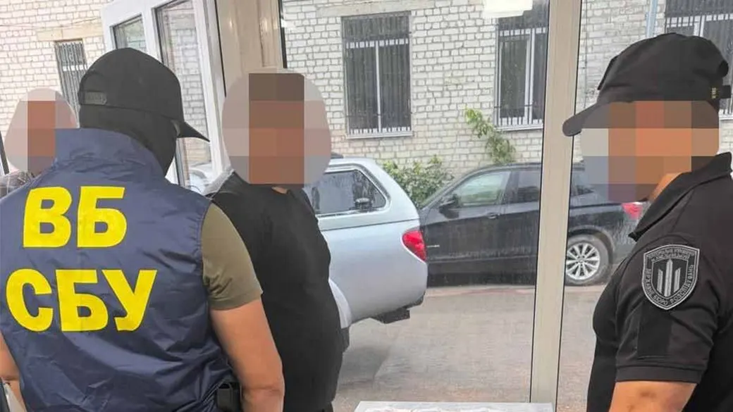 Працівника СБУ на Житомирщині затримали за продаж даних із таємної бази