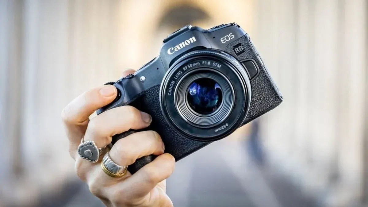 Canon EOS R8 Mark II: що відомо про нову бездзеркалку з ретро-дизайном