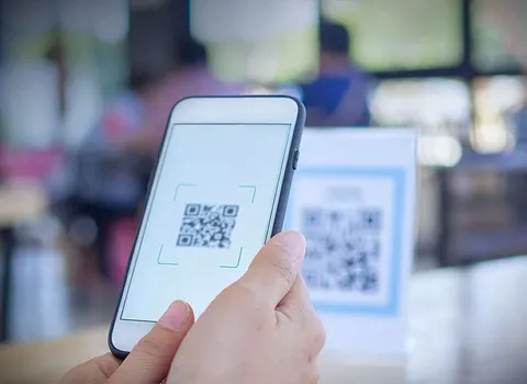 QR-коди у громадських місцях: як шахраї крадуть дані та гроші