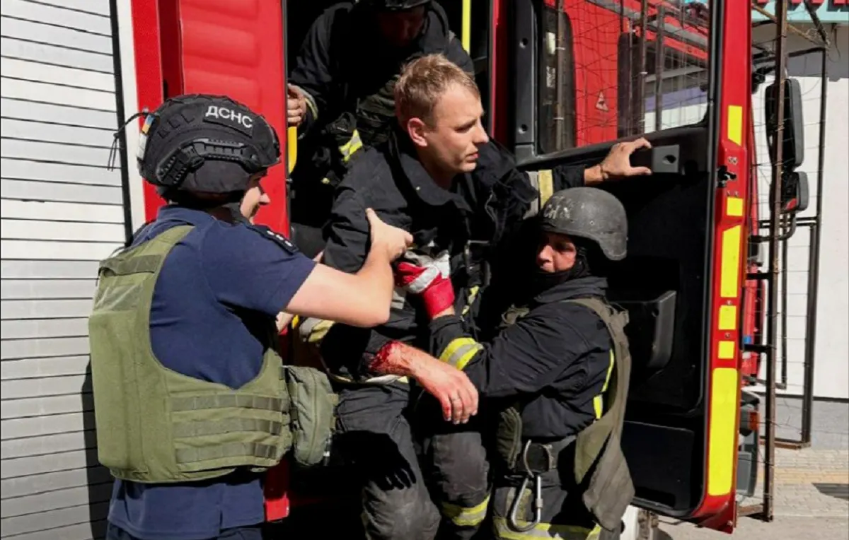 Атака на рятувальників у Нікополі: подвійний удар дронами