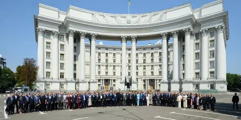 Кадрові зміни в дипломатії: що стоїть за відставкою Стефанішиної