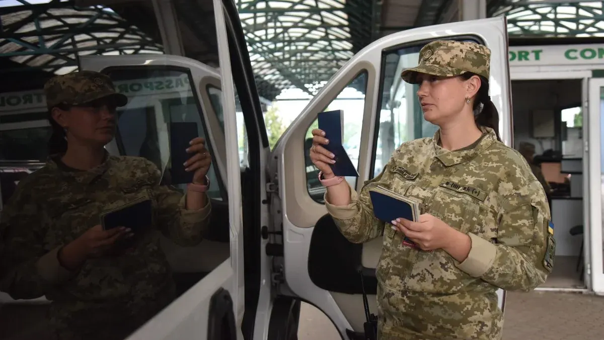 Кордон під час тривоги: чому пропуск можуть зупиняти і що це змінює для подорожніх