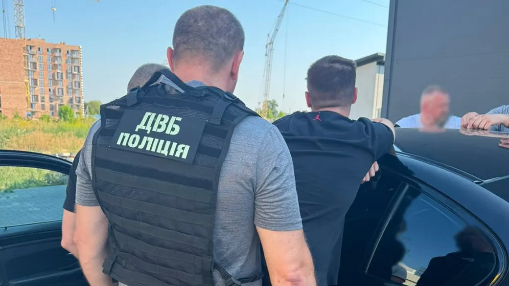 Братів-близнюків з Рівненщини підозрюють у допомозі зі здачі іспитів на водіння