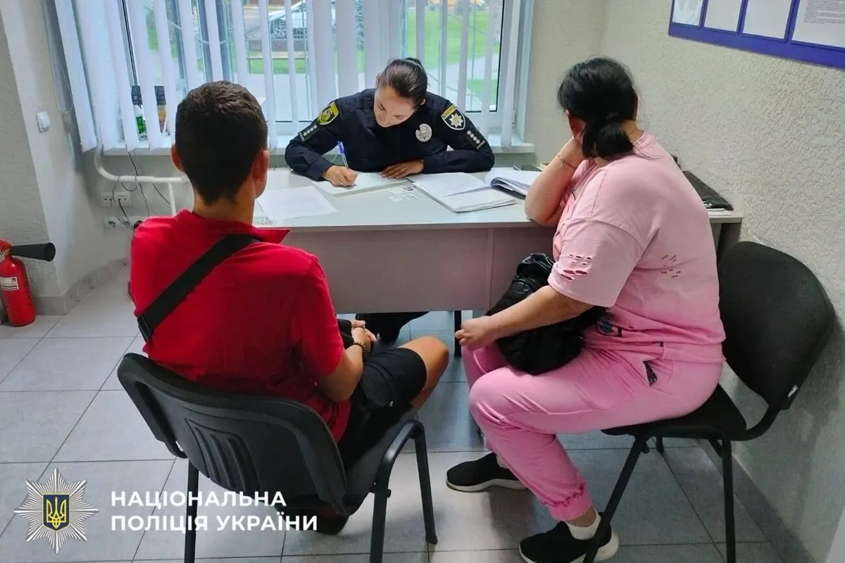 У Гостомелі підлітки зняли 152 шеврони з інсталяції до Дня Незалежності: батьків покарали