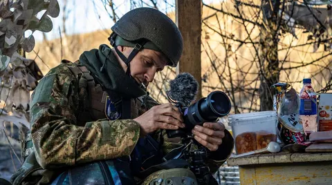 Фотограф "Азова" Роман Закревський — про красу на війні та відмову знімати "чорнуху&q