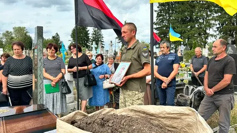 На Тернопільщині перепоховали останки бійця, ідентифікованого за ДНК
