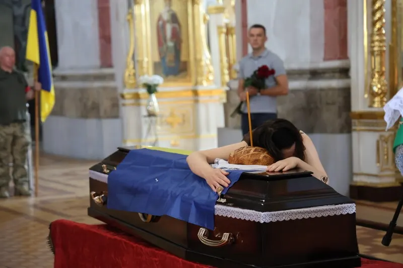 У Луцьку попрощалися з військовим Дмитром Солонніковим, який загинув на Донеччині