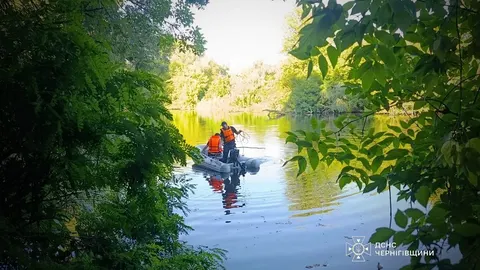 У Чернігові з річки Стрижень дістали тіло чоловіка