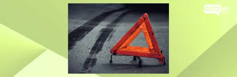 ДТП у Чернівцях: службове авто поліції зіткнулося з іншим транспортним засобом