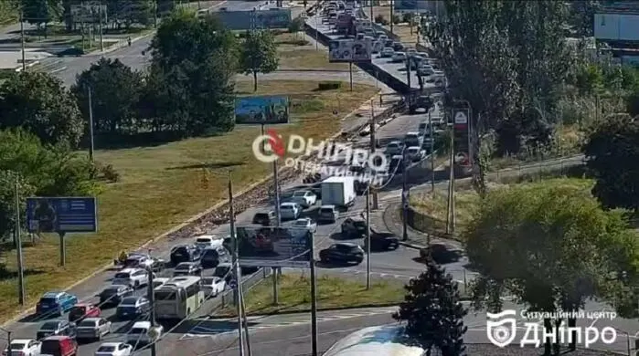 Ранкові затори в Дніпрі: через ремонт ускладнено рух до центру