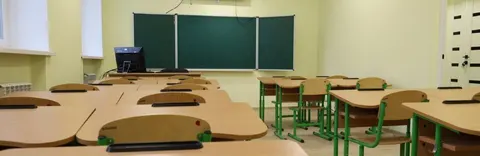 Школи Миколаєва можуть перейти на навчання в укриттях та у дві зміни