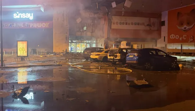 Удар по ТРЦ у Сумах: загинули троє людей, 14 поранені