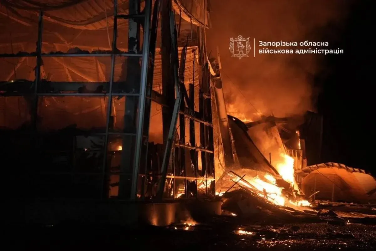 Удар по ТЦ «Армстор» у Запоріжжі: що відомо про атаку та її наслідки