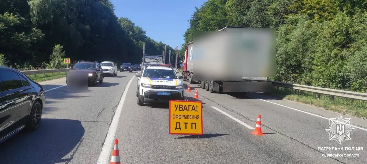Ускладнений рух під Львовом через дві ДТП на трасі Київ-Чоп