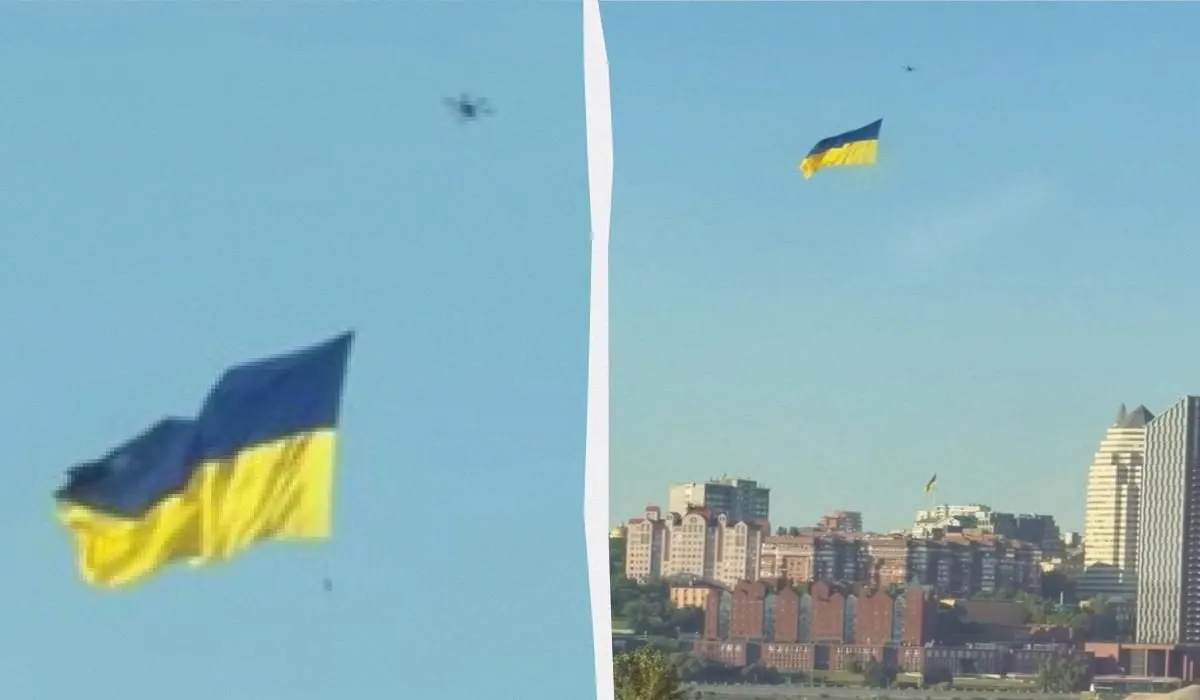 Над Дніпром пролетів гігантський прапор України: що відомо