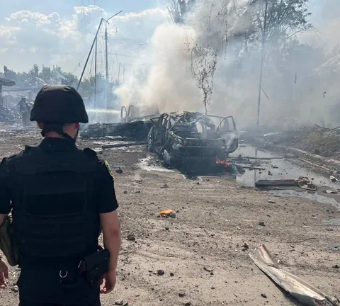 Удар по Слов'янську: поранені та зруйновані автівки після атаки РФ