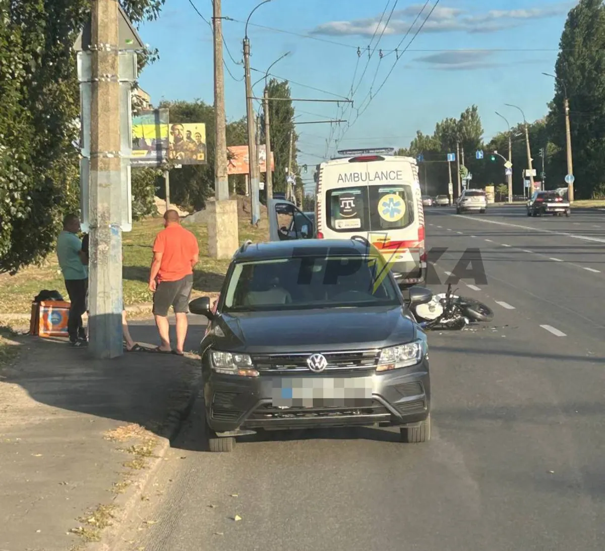У Черкасах на проспекті Перемоги зіткнулися автівка та мотоцикл