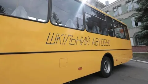 Вінниччина передала ще три громади інклюзивні шкільні автобуси