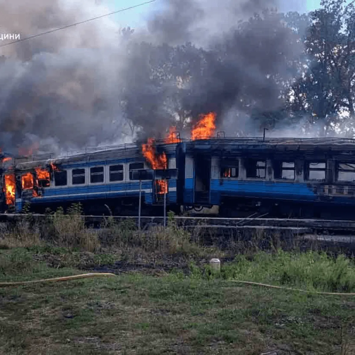 Удар по приміському поїзду на Сумщині: десятки постраждалих та повторна атака