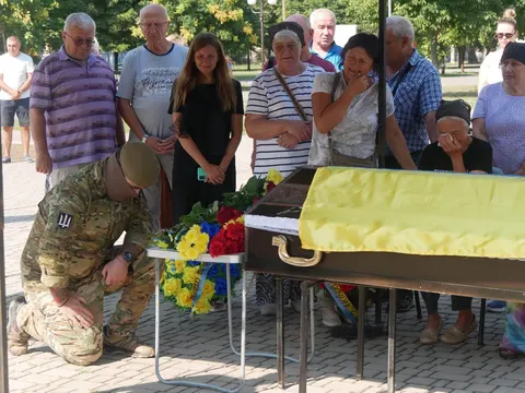 У Покрові попрощалися з 27-річним воїном Сергієм Танасієнком, який загинув на Запоріжжі