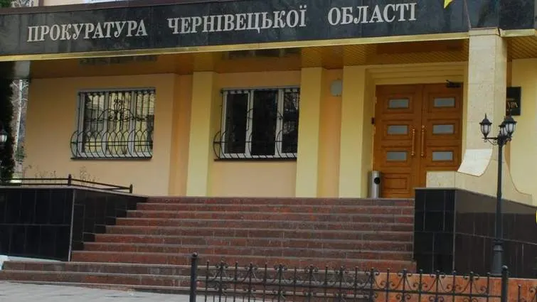 Хабар у 3 тисячі доларів: експрокурора з Чернівців оштрафували на 2 млн грн