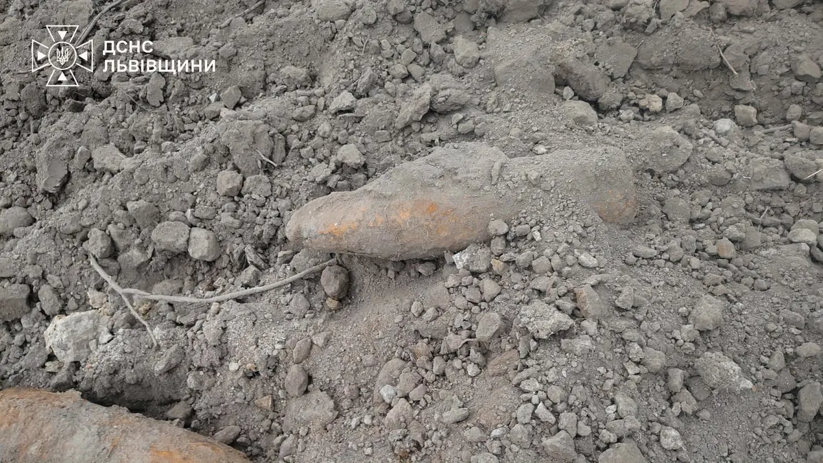 На Львівщині чоловік постраждав, розбираючи снаряд часів Другої світової війни