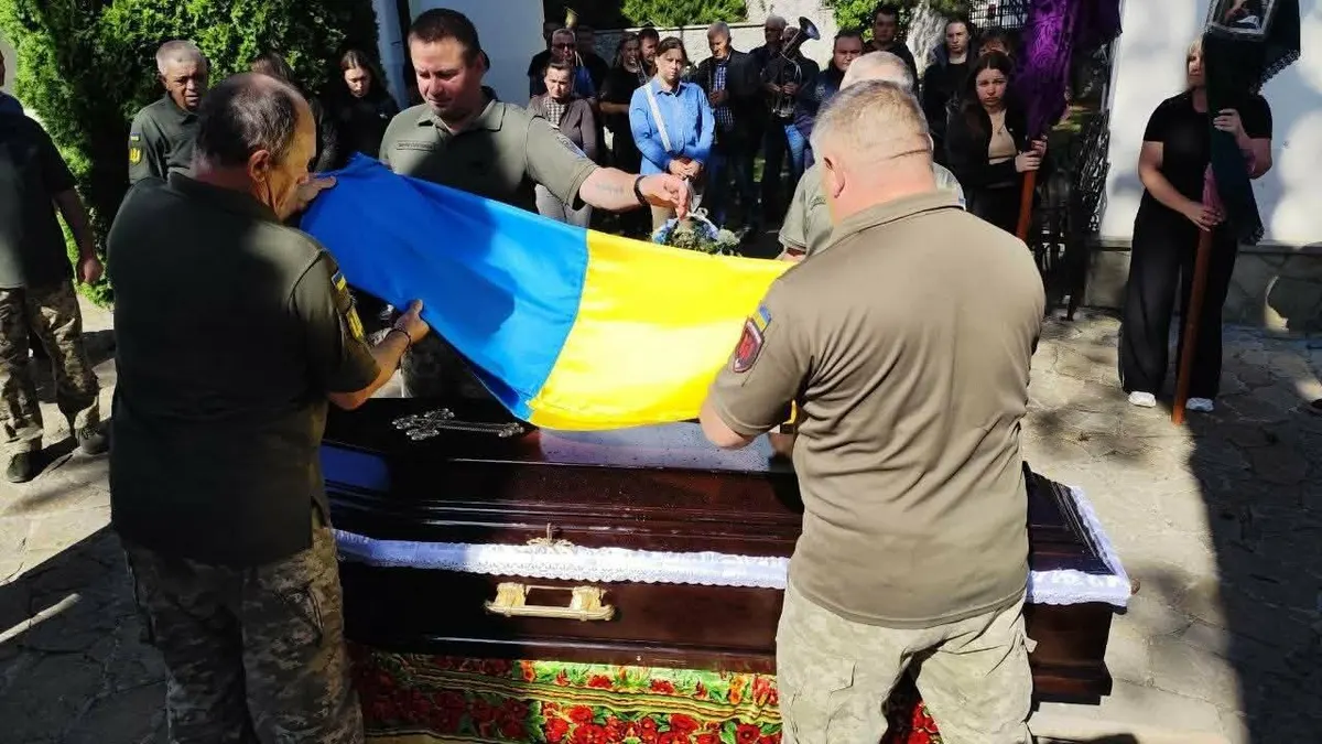 На Тернопільщині попрощалися із загиблим захисником Павлом Вінтоняком